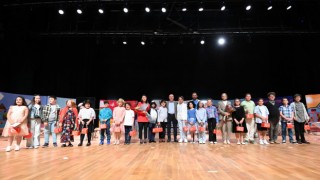 Selçuklu Sanat Akademisi öğrencileri Paldır Güldür Şov isimli tiyatro gösterisi sahneledi