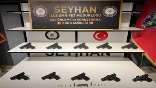 Seyhan polisi bir evde 10 ruhsatsız tabanca ele geçirdi