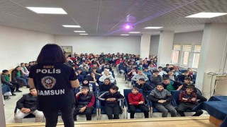 Siber polisi, öğrencileri dijital tehlikelere karşı bilgilendirdi