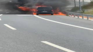Silivri Kuzey Marmara Otoyolunda ticari araç alev alev yandı