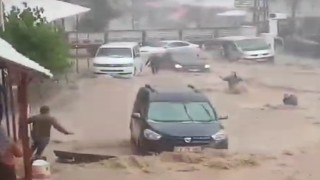 Şırnakta sel sularına kapılan kadın ve çocuğu vatandaşlar kurtardı