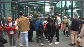 Şişli-Mecidiyeköy Metro İstasyonunda bir genç kız raylara atlayarak intihar etti