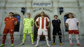 Sivasspor yeni sezon formalarını tanıttı