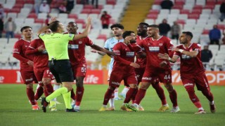 Sivassporda İbrahim Akdağ kırmızı kart gördü