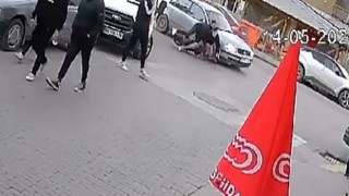 Sivasta otomobil ile motosiklet çarpıştı, 2 kişi yaralandı: Kaza anı kamerada