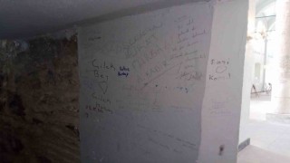 Sivrihisarın asırlara meydan okuyan tarihi kilisesi vandalların hedefi oldu