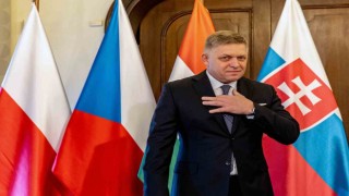 Slovakya Başbakanı Fico, uğradığı suikast girişiminde yaralandı