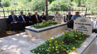 Solingen Faciası kurbanları mezarları başında dualarla anıldı