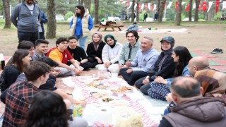 Sultangazi Belediyesi Eğitime Destek Akademisinden gençlere motivasyon pikniği