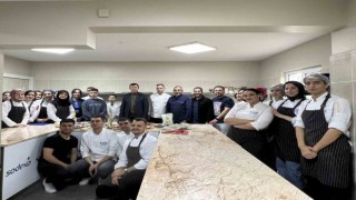 Suşi ve servis tekniklerini uzmanlardan öğrendiler