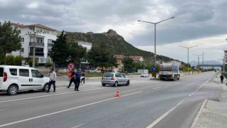 Süt kamyonuna çarpan otomobildeki 1 kişi yaralandı