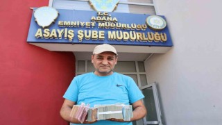 Taksici filmlere konu olan Sazan sarmalının önüne geçti