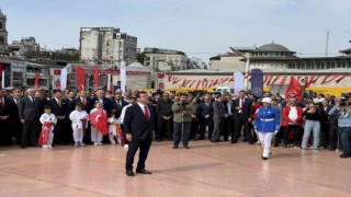 Taksim Meydanında 19 Mayıs töreni