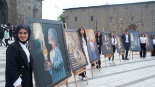 Tarihi binada mezuniyet sergisi