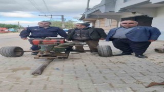 Tarladan su motoru çalan hırsızlar yakalandı