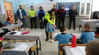 Tatvanda polis ekipleri 1 yılda 4 bin 250 öğrenciye polislik mesleğini tanıttı