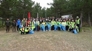 Tavşanlıda Orman benim kampanyası ile 1 saatte onlarca büyük poşet çöp toplandı