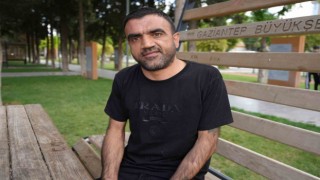 Tavuk karası hastalığı hayatını kararttı: Gündüz az görüyor, gece hiç görmüyor