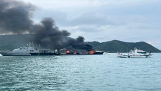 Taylandda 34 metrelik süper yat alev alev yandı