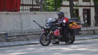 Taylandlı turist Türkiyeyi motosikletiyle şehir şehir geziyor