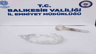 Tedirgin tavırları ele verdi: Torpido bölümünden uyuşturucu çıktı