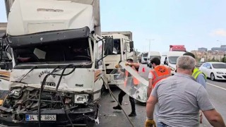 Tem Otoyolunda 10 aracın karıştığı zincirleme kazada 2 kişi yaralandı