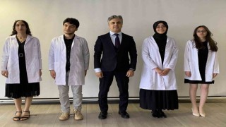 Tıp Fakültesi dönem birincisi öğrencilerine önlük giyme töreni düzenlendi