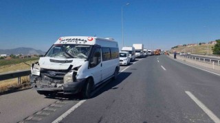 Tırdan dökülen malzeme zincirlemeye kazaya neden oldu: 11 yaralı