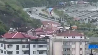 Trabzonda fırtına dev Trabzonspor bayrağını uçurdu