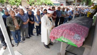 Trafik kazasında ölen genç kızın tabutuna duvak örtüldü