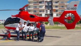 Trafik kazasında yaralanan vatandaş ambulans helikopterle hastaneye nakledildi