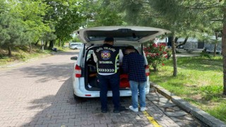 Trafikte aracını motosikletlinin üzerine süren sürücüye ceza yağdı