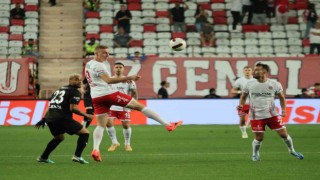 Trendyol Süper Lig: Antalyaspor: 1 - Pendikspor: 2 (İlk yarı)