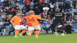 Trendyol Süper Lig: Fatih Karagümrük: 1 - Galatasaray: 1 (İlk yarı)