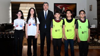 TÜBİTAK Bölge Birincisi Öğrenciler Vali'ye Ziyaret
