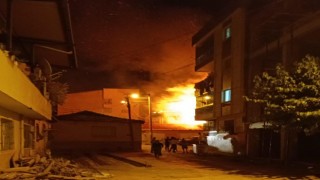 Turgutluda metruk binada çıkan yangın korkuttu