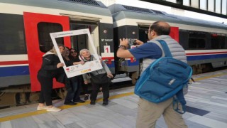 “Turistik Tuz Ekspresi” ilk seferinde yolculardan tam not aldı,