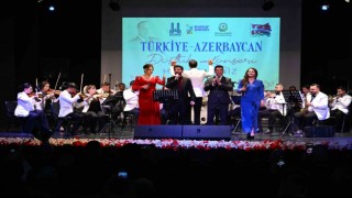 Türkiye-Azerbaycan Erzurumda tek yürek oldu