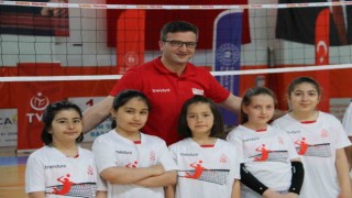 Türkiyenin 33. Fabrika Voleybolu Gümüşhaneye açıldı