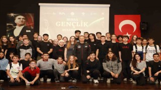 Türkiyenin ilk astronotu Gezeravcı, Bursada öğrencilerle buluştu