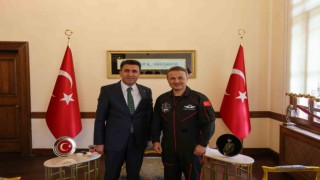 Türkiyenin ilk Astronotu Gezeravcıdan Vali Aygöle ziyaret