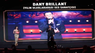 Türkiyenin yıldız isimleri ödüllerini aldı