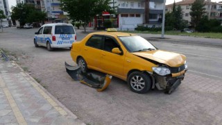 Üç aracın karıştığı kazada 1 kişi yaralandı