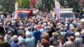 Ücretsiz olduğunu duyan koştu, dağıtım sırasında izdiham yaşandı