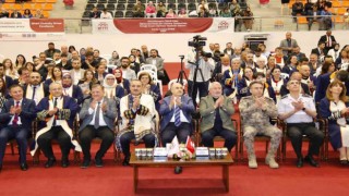 Üniversite birincisi Yemenli öğrenci dünyadaki zulme dikkat çekti