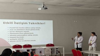 Üniversite öğrencilerinden huzurevi personeline eğitim