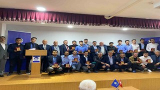 Üniversite öğrencilerinin mezuniyet coşkusu: Yazar Hayati İnanç ile buluştular