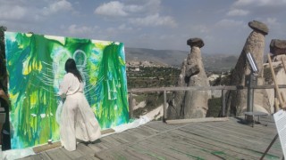 Ünlü Ressam Sevil Duru, suya Kapadokyada şekil verdi