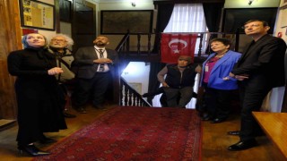 Ünlü yönetmenler yazma eserlere hayran kaldı