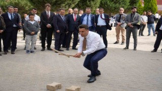 Unutulmaya Yüz Tutmuş Geleneksel Oyunlar Şenliğinde renkli görüntüler oluştu